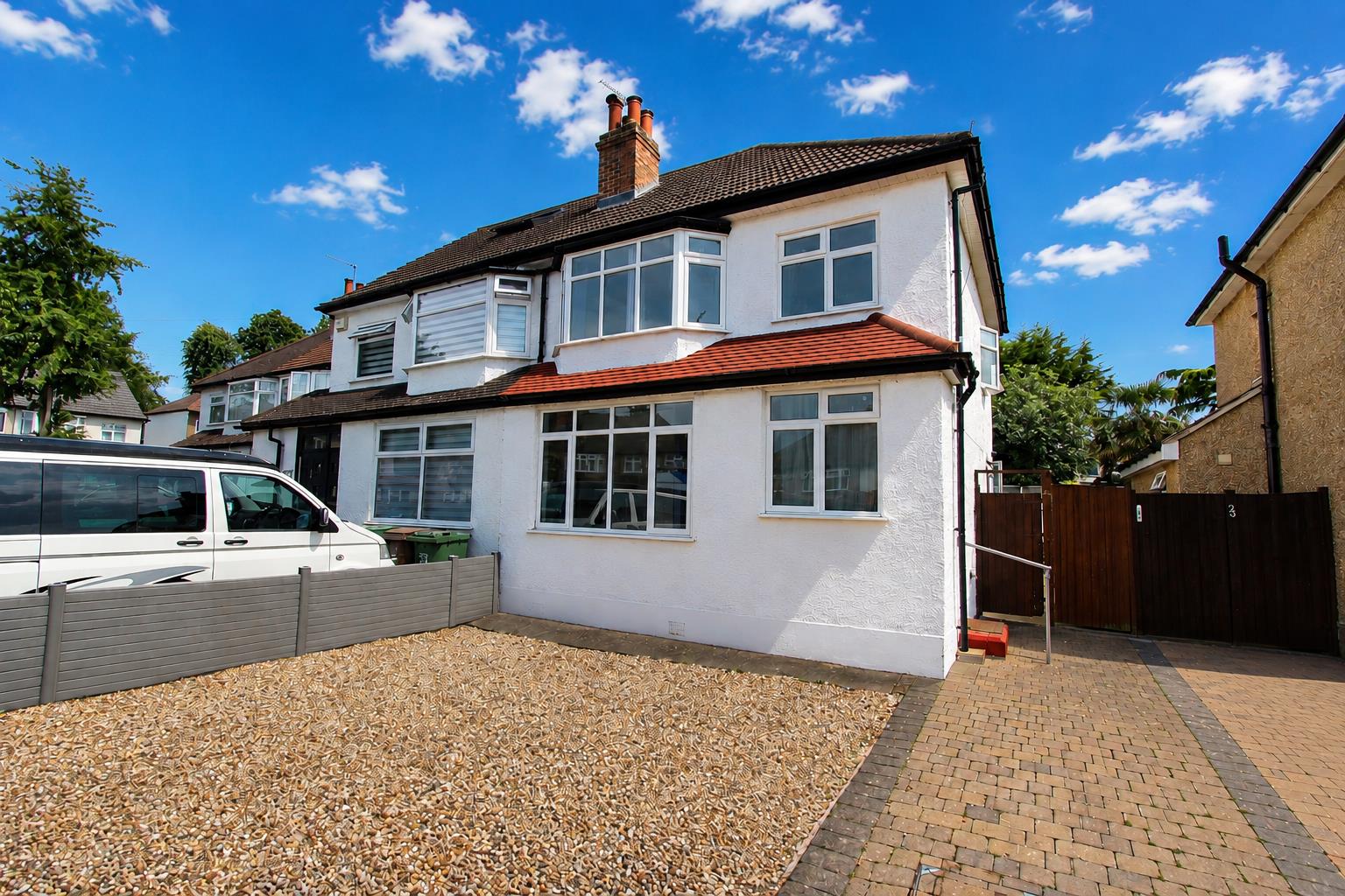 3 bed property in St. Mary Avenue, Wallington